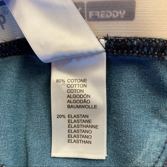 Freddy - Made by Freddy
WR.UP XS denim effect rinse.
Shapes & lifts the booty! - Picture 2 of 6